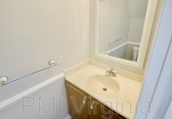 2 beds, 1.5 baths, 1,100 sqft, $1,575