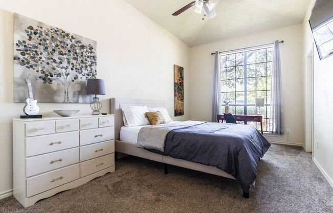 3/2 Attached House in Wilshire Heights!