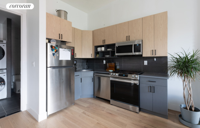 2 LINCOLN PL