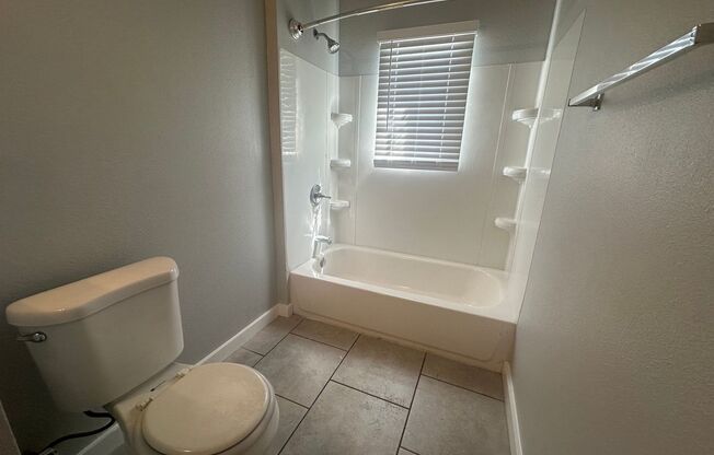 Studio, 1 bath, 425 sqft, $1,316, Unit 07