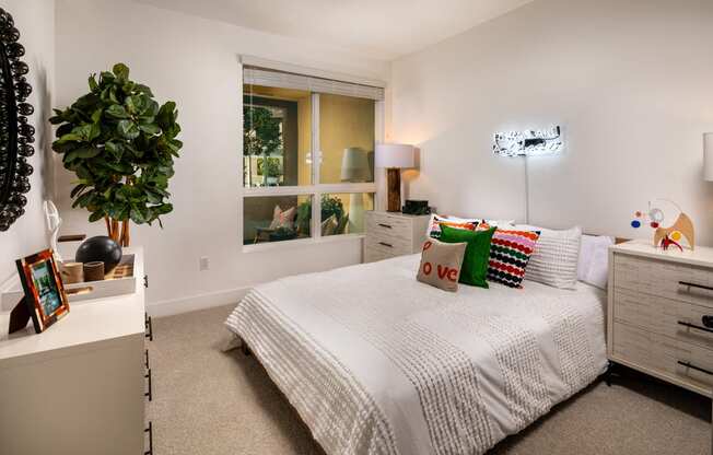 Gorgeous Bedroom at Clarendon Apartments, Los Angeles, California