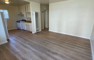 2 beds, 1 bath, 700 sqft, $2,049, Unit A