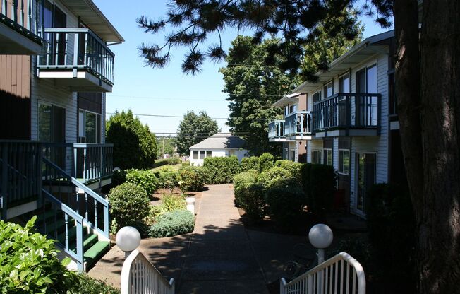 2 beds, 1 bath, $1,399, Unit 30