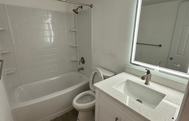 2 beds, 1 bath, 770 sqft, $1,700, Unit 210