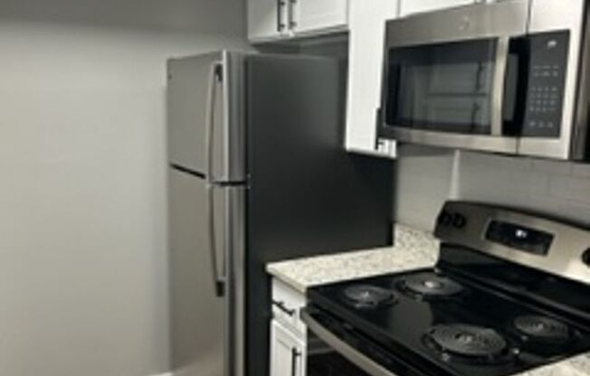 1 bed, 1 bath, 580 sqft, $1,215, Unit 1218