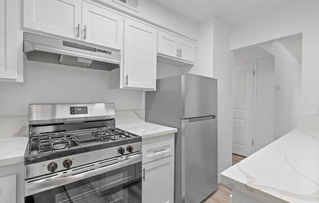 2 beds, 1 bath, 880 sqft, $1,750, Unit 242