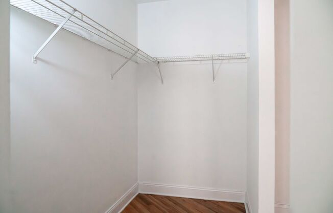 Studio, 1 bath, 255 sqft, $1,100, Unit 840-211