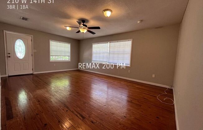 210 W 14 ST