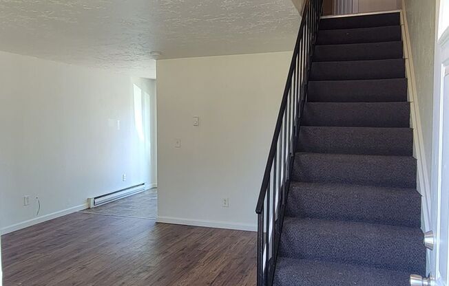 2 beds, 1 bath, $1,295