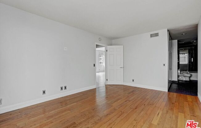 2 beds, 1.8 baths, 974 sqft, $4,200, Unit 1002