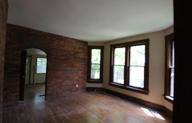 Muir - 308-308 1/2 Wilber Ave