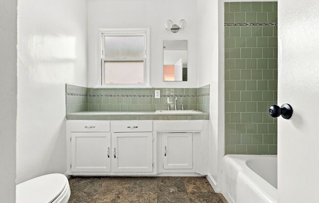 3 beds, 1.5 baths, $4,300
