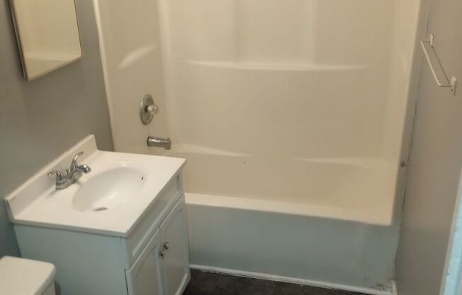 2 BEDROOM DUPLEX LOCATED NEAR NEW YORK ST & SHERMAN AVE