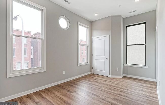 3 beds, 3 baths, 800 sqft, $1,900, Unit 1827-A