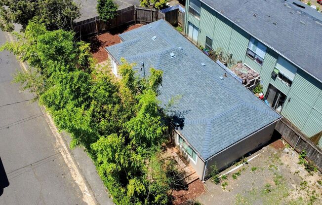 3 Bedroom, 1 Bathroom S. Eugene Home