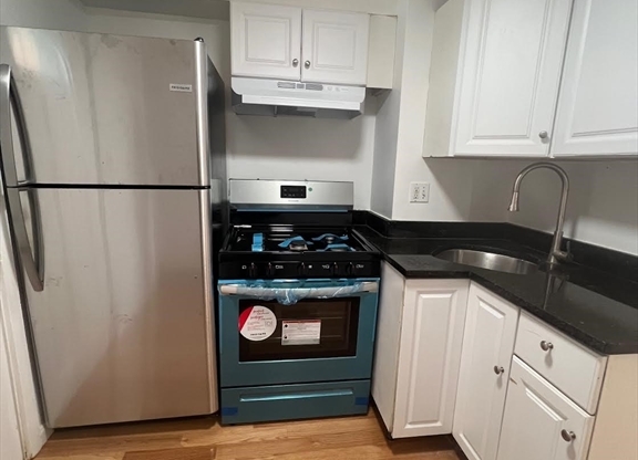 2 beds, 1 bath, $2,250, Unit 3