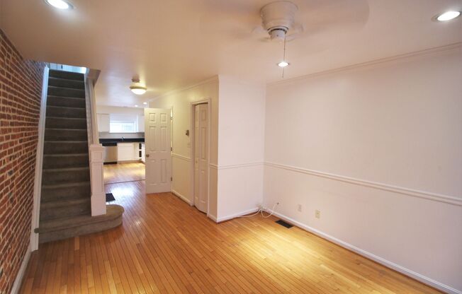 Gorgeous 2bd/1.5 ba Canton townhome. OSP, CAC, W/D and more! Available 7/15