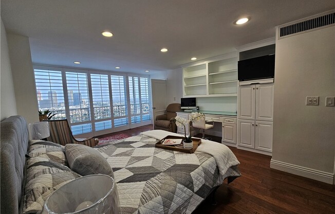 1 bed, 2 baths, 888 sqft, $4,995, Unit 2204