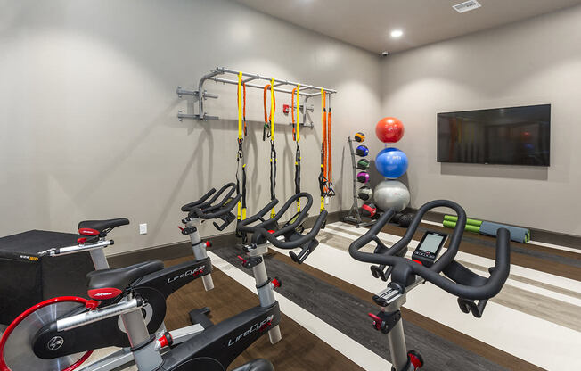 Apartments in Colorado Springs Near Oracle with Gym and Weights