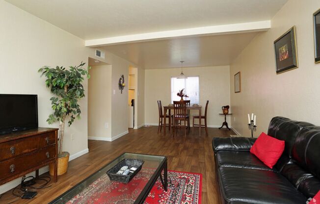 2 beds, 1 bath, 820 sqft, $1,025, Unit T342