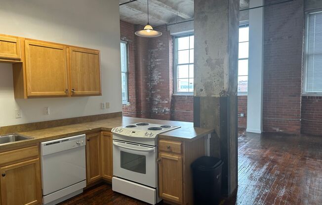 1 bed, 1 bath, 910 sqft, $1,945, Unit 402