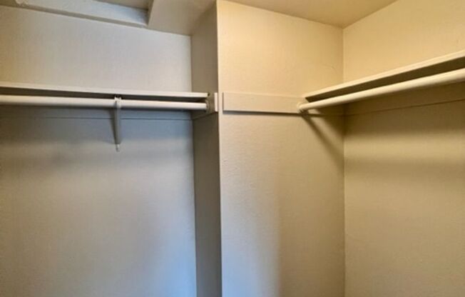 1 bed, 1 bath, 700 sqft, $1,595, Unit 36