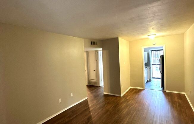 2 beds, 1 bath, $1,075, Unit 1170 #01