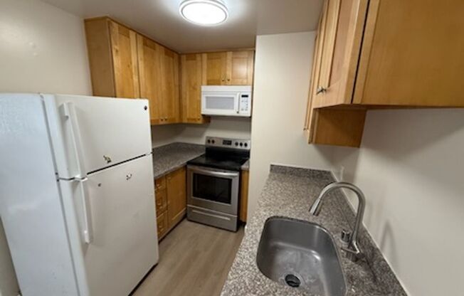 2 beds, 1 bath, $2,850, Unit 01