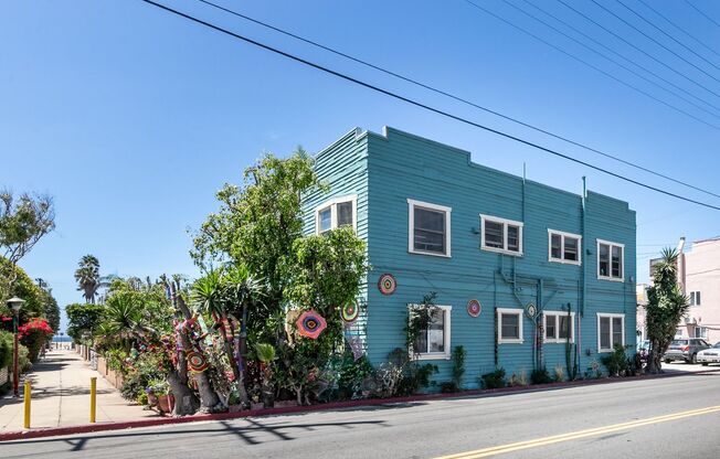 Studio, 1 bath, 300 sqft, $1,900, Unit Unit 6