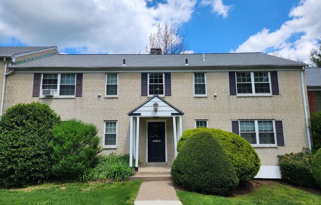 1 bed, 1 bath, 663 sqft, $2,050, Unit D-06