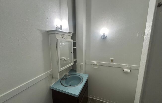 Studio, 1 bath, 320 sqft, $695, Unit 217 6th