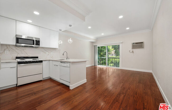 Studio, 1 bath, 407 sqft, $2,600, Unit 225