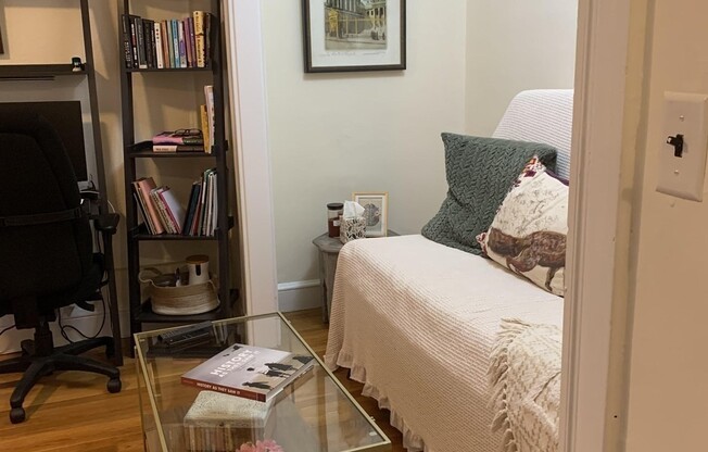 Studio, 1 bath, $1,800, Unit 21