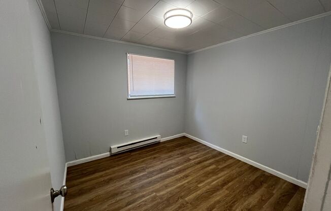 3 beds, 1 bath, 900 sqft, $999, Unit 413