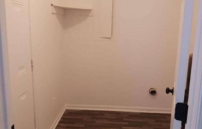 Two storey 2 Bed Townhouse in great N Chas Location!