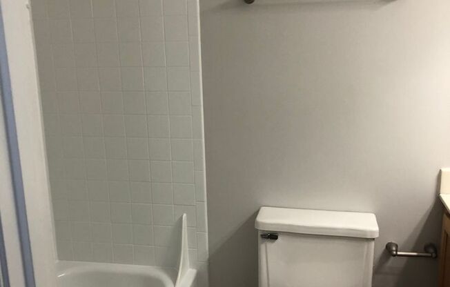 2 beds, 2 baths, 955 sqft, $1,149, Unit 5909B