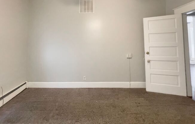 3 beds, 1 bath, 850 sqft, $900, Unit 1515 Apt. A