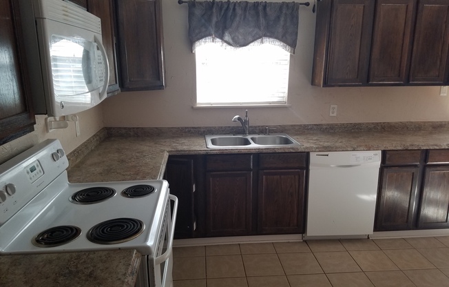 3 beds, 1 bath, $1,200