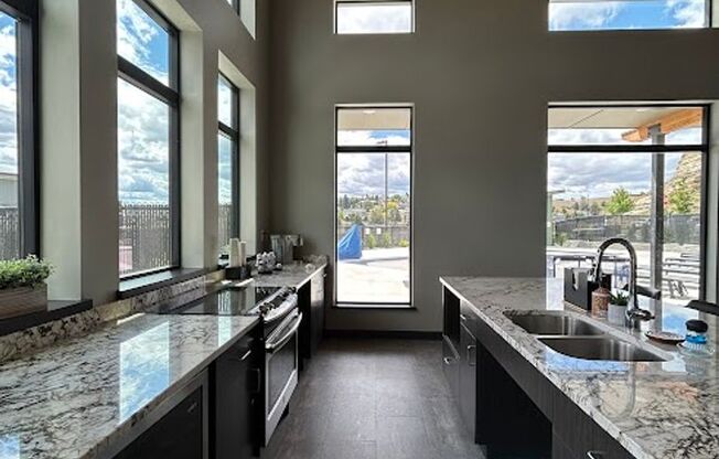 1 bed, 1 bath, 657 sqft, $1,200, Unit A03