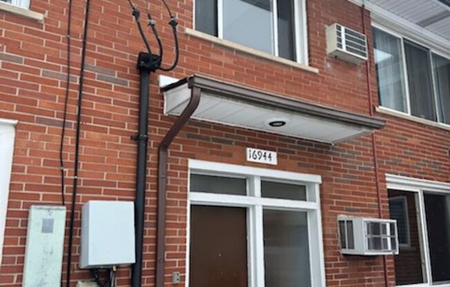 Must see two bedroom condo in Roseville