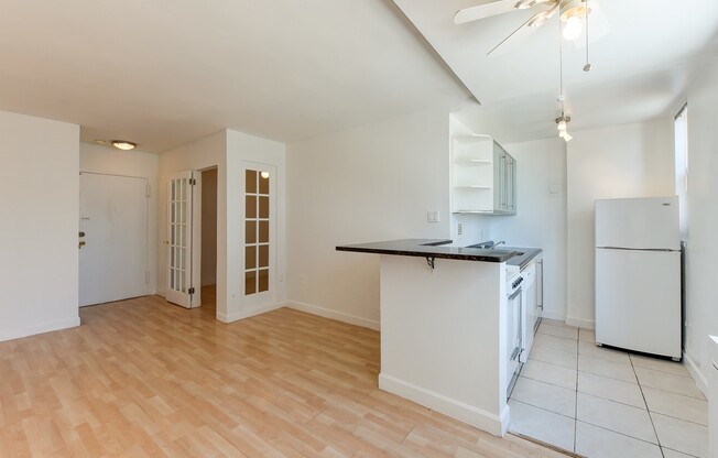 Updated & Bright Junior One Bedroom at River Place North