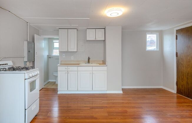 9041-9049 NE Sandy Blvd