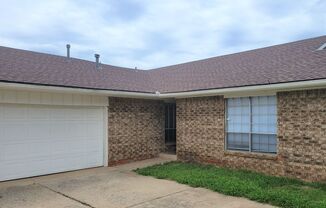 Adorable, Cozy Duplex Located In Oklahoma City!!