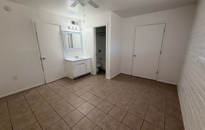 1 bed, 1 bath, 570 sqft, $899, Unit 16621-13