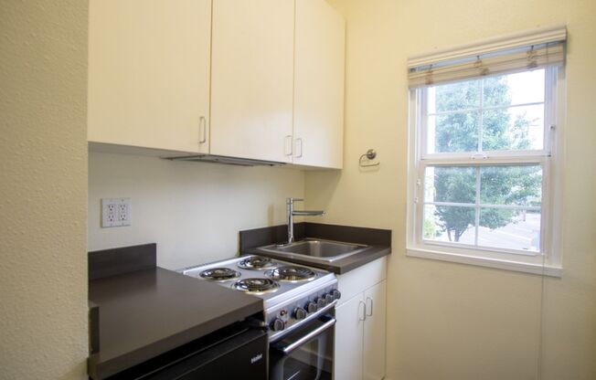 Studio, 1 bath, $1,075, Unit 200