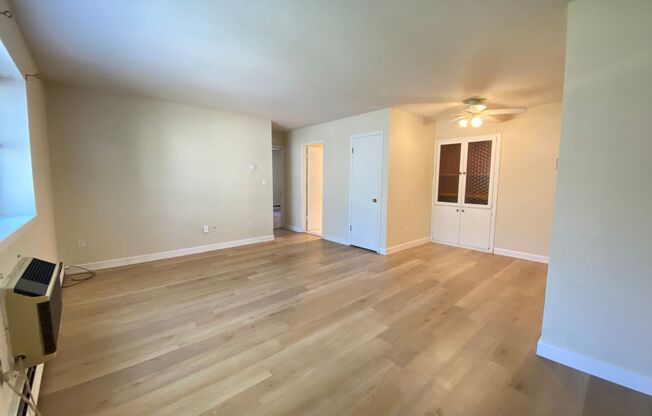 2 beds, 1 bath, $1,400, Unit 207