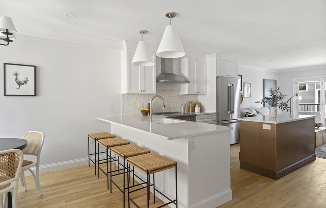 715 E 7 ST