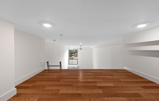 Studio, 1 bath, 408 sqft, $1,975, Unit 33-Bedroom3