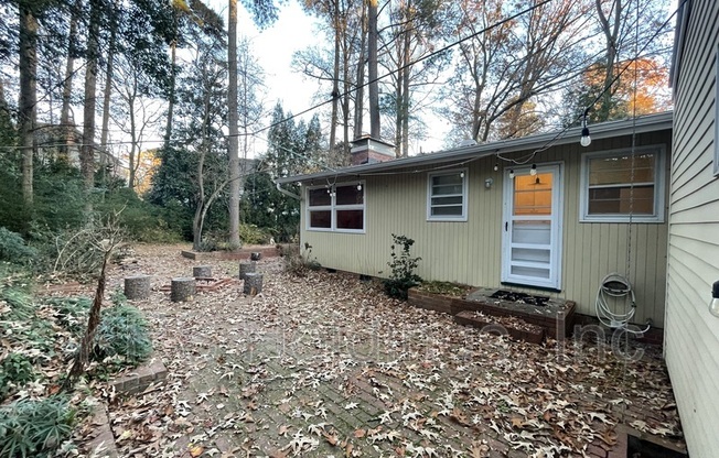 1212 DOGWOOD LN