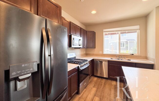 Spacious 3-Bed + Loft with Natural Light & Modern Comforts at 1060 Banyan